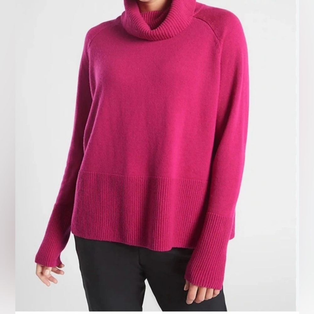 Athleta Wool Cashmere Aspen Turtleneck Sweater in electric fuschia, sz M, GUC